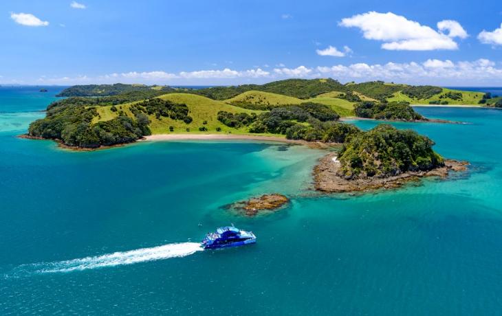Small boat scenic cruise in the Bay of Islands
