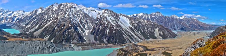 Glacial Lakes and snowy mountains in Mount Cook National Park